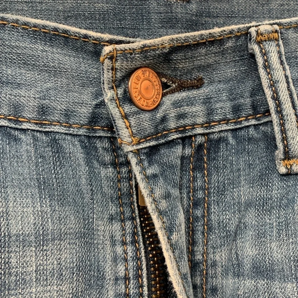 Men’s Levi’s 505 Medium Wash Jeans Size 33x32 EUC‎